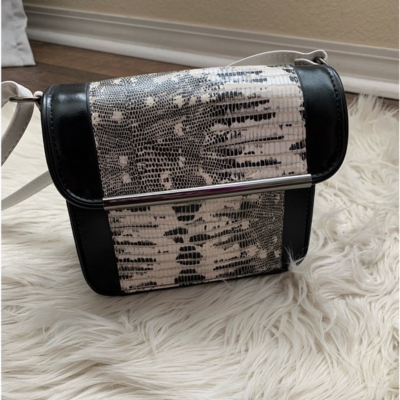 Vegan Crossbody/ Shoulder Bag - Picture 7 of 14